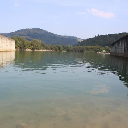 U Dvori Hotel Podgorodtsy Luaran gambar