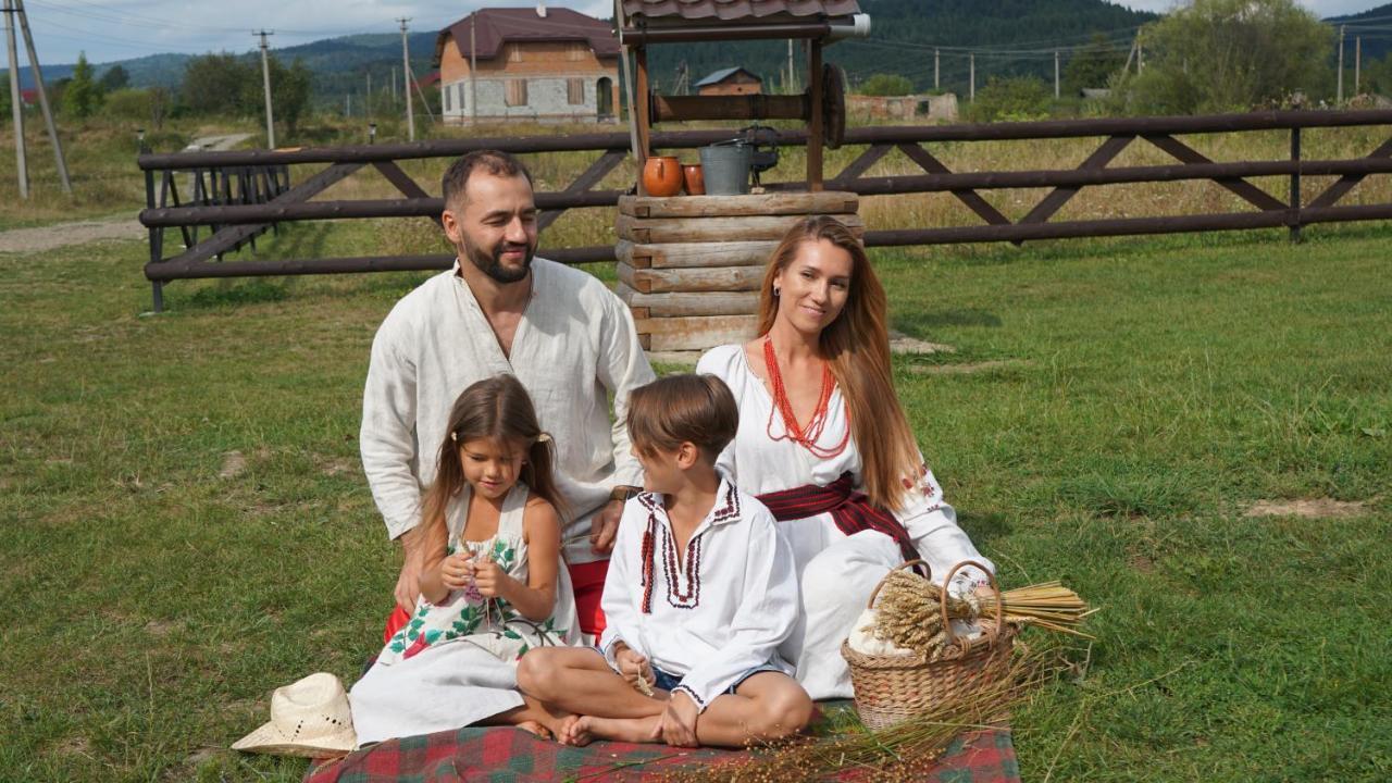 U Dvori Hotel Podgorodtsy Luaran gambar