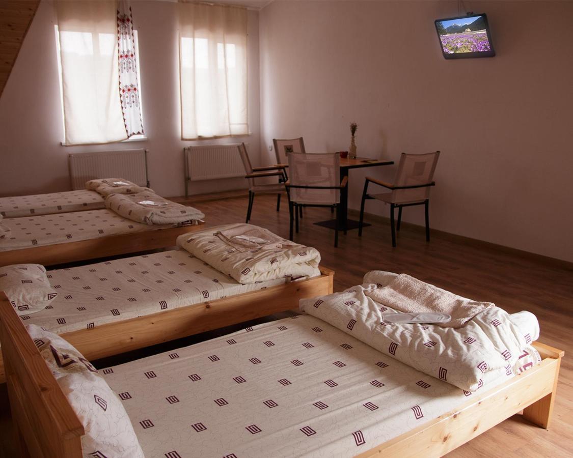 U Dvori Hotel Podgorodtsy Luaran gambar