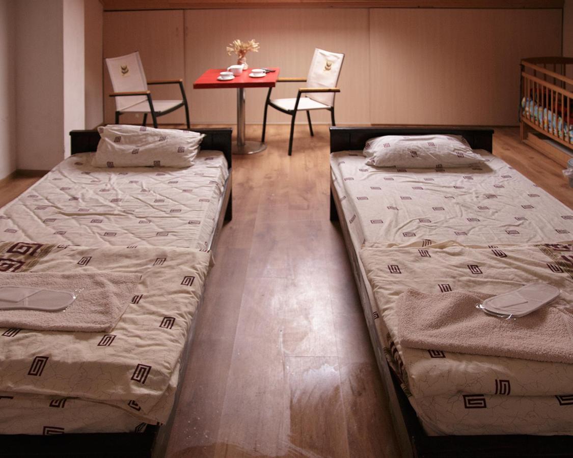 U Dvori Hotel Podgorodtsy Luaran gambar