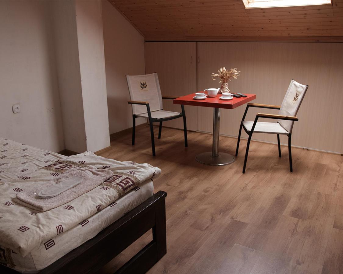 U Dvori Hotel Podgorodtsy Luaran gambar
